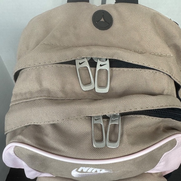 NIKE Varsity Backpack Large/3 Section/Light Brown and Pink/School/Work/Casual - Picture 10 of 15